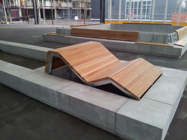 Mooie loungebank thermisch verzinkt hout en staal design